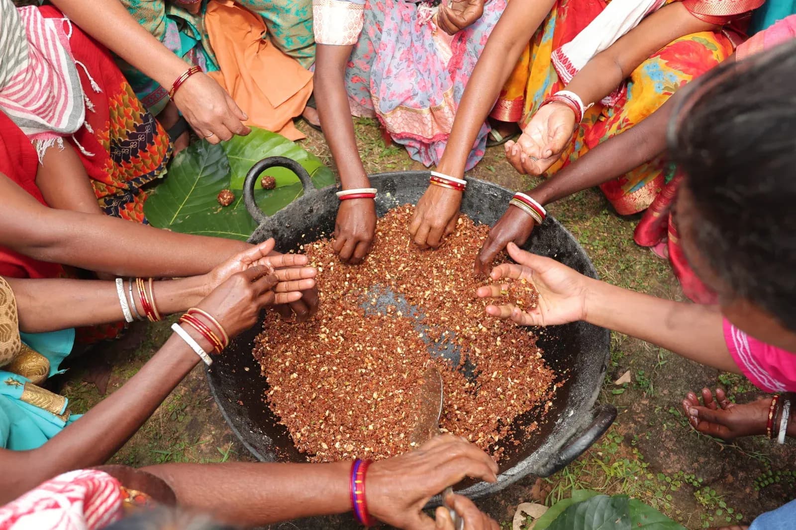 Picking-and-Eating-Mahua-Flowers-in-Jharkhand-2-scaled.webp